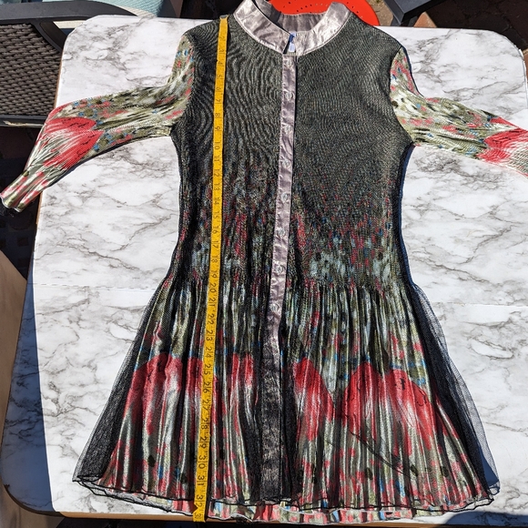 Lindi Tunic size Small - Picture 7 of 8